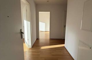 Wohnung mieten in Eygelshovener Straße, 50999 Rodenkirchen, Lichtdurchflutete Wohnung mit großzügiger Wohnküche, Balkon und zwei Bädern