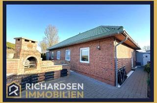 Haus kaufen in 25899 Niebüll, Laufend modernisiertes Wohnhaus mitzwei Garagen in zentraler und ruhiger Lage in Niebüll