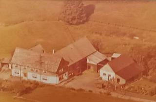 Bauernhaus kaufen in Amtshäuser Str. 12, 57334 Bad Laasphe, Modernisiertes Bauernhaus mit 12 Zimmern plus 12 Hektar Wald-/Wiesen-Fläche in Bad Laasphe