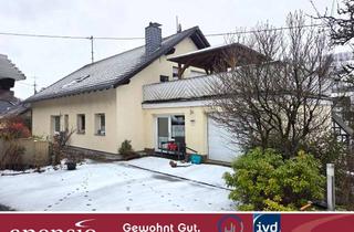 Haus kaufen in 57250 Netphen, apensio -GEWOHNT GUT-: Energetisch saniertes 3-Familienhaus mit 313 m² Wohnfläche, bezugsfrei!