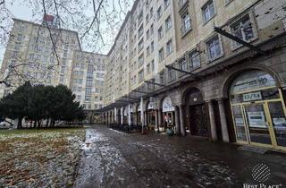 Wohnung kaufen in Strausberger Platz 13, 10243 Berlin, Berlin - Strausberger Platz: Renovierungsbedürftige 3-Zimmer-Wohnung mit Süd-Balkon