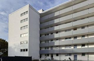 Wohnung kaufen in 30823 Garbsen, Gepflegte 3-Zimmer-Wohnung mit Loggia und tollem Ausblick ins Landschaftsschutzgebiet