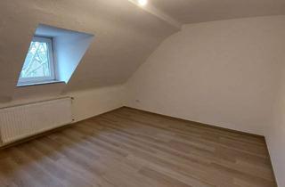 Wohnung mieten in Zeppelinstraße 71, 41065 Lürrip, Renovierte und gut aufgeteilte 2 Zimmer Wohnung im Dachgeschoss