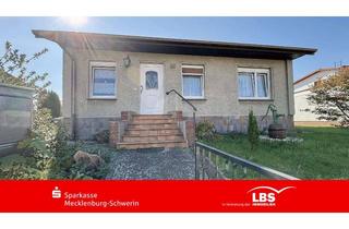 Haus kaufen in 19399 Goldberg, Wohnen auf einer Etage mit Keller&Garten