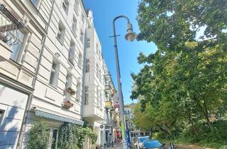 Wohnung kaufen in Lettestraße, 10437 Prenzlauer Berg, Charmante Altbauwohnung mit Blick auf den Helmholtzplatz