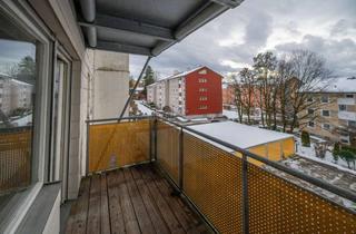 Wohnung kaufen in 83278 Traunstein, Wohnung mit Aufzug und Balkon – sanierungsbedürftig mit vielseitigem Potenzial