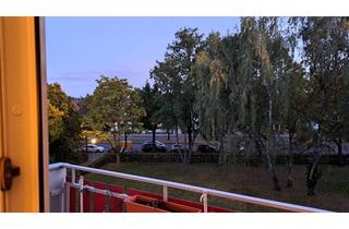 Wohnung kaufen in 12349 Buckow, 3 Zimmer Wohnung mit Balkon im 2. OG in Berlin-Buckow