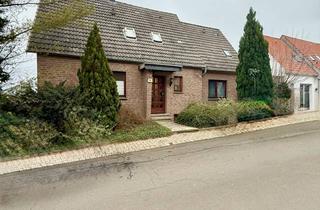 Haus kaufen in 32457 Porta Westfalica, Großzügiges Familienhaus in ruhiger Lage von Nammen – viel Potenzial zum Gestalten
