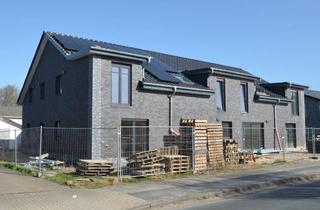 Wohnung kaufen in 26919 Brake, Neubau in Brake: Eigentumswohnung im EG mit Terrasse und Carport