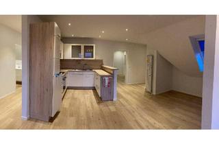 Wohnung kaufen in 24944 Flensburg, Flensburg - Helle 3-Zi-Wohnung mit Balkon, Aufzug & 2 Stellplätzen - saniert