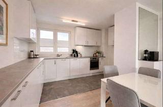 Wohnung kaufen in Am Rosengärtchen 31, 61440 Oberursel, Hochwertig modernisierte 3,5-Zimmer-Wohnung mit Loggia, 2 Bädern & Stellplatz – ab Juni bezugsfrei