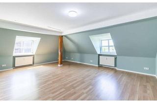 Wohnung kaufen in 24148 Wellingdorf, Ideale Kapitalanlage: Großzügige 3,5-Zimmer-Dachgeschosswohnung mit PKW-Stellplatz in Wellingdorf