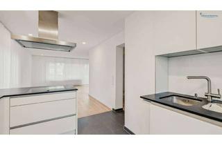 Wohnung kaufen in 70327 Luginsland, Haus-im-Haus-Gefühl für Familien: 4 Zimmer auf zwei Ebenen mit Garten und Garage