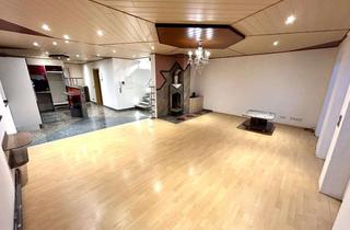 Doppelhaushälfte kaufen in 91550 Dinkelsbühl, Modernes Wohnen mit Pool, Wintergarten und Ausbaupotenzial – vielseitige Doppelhaushälfte in Bestlag