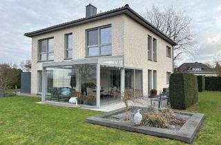 Haus kaufen in 59597 Erwitte, Hier bleiben keine Wünsche offen! Modernes Wohnhaus im Stadtvillenstil in ruhiger Alleinlage