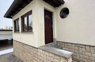 Doppelhaushälfte kaufen in 06118 Frohe Zukunft, Doppelhaushälfte mit Wintergarten, beheiztem überdachtem Pool und Doppelgarage