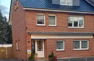 Anlageobjekt in Dresdener Straße 22, 21481 Lauenburg, Zweifamilienhaus mit großzügiger Maisonette (OG), Garten & Garagen