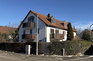 Wohnung kaufen in 81245 München, Wohnen im Grünen: 2-Zimmer-Dachgeschosswohnung mit Balkon in ruhiger, gewachsener Wohnlage