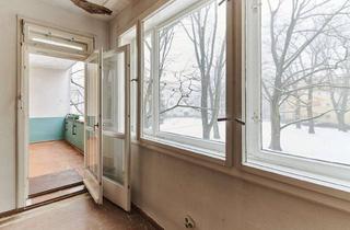 Wohnung kaufen in Am Gemeindepark 12B, 12249 Lankwitz, 3-Zimmer-Wohnung mit Loggia in Lankwitz – Ein Renovierungsobjekt mit Potential