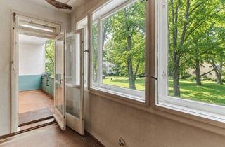 Wohnung kaufen in Am Gemeindepark 12B, 12249 Lankwitz, 3-Zimmer-Wohnung mit Loggia in Lankwitz – Ein Renovierungsobjekt mit Potential
