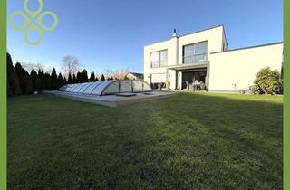 Haus kaufen in 16356 Ahrensfelde, ***Modernes Architektenhaus _ Eine Wohlfühloase mit überdachtem Pool, Smart-Home und ganz viel Herz*