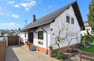 Einfamilienhaus kaufen in 65510 Idstein, Massiv gebautes Einfamilienhaus mit Kamin und separater Wohnebene in Idstein-Walsdorf