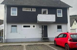 Haus kaufen in 52152 Simmerath, Simmerath - ZFH mit Ausbaupotenzial, großem Garten und Garage am Rursee