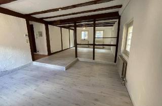 Wohnung kaufen in 73734 Esslingen, Esslingen am Neckar - 1 12 Zimmerwohnung in historischem Haus in Esslingen