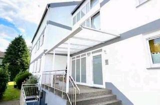 Wohnung kaufen in 59557 Lippstadt, Lippstadt - Helle 2-Zimmer-Dachgeschosswohnung mit Loggia in Lippstadt-Süd