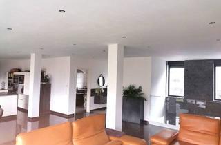 Haus kaufen in 54317 Kasel, Kasel: Gehobenes Zweifamilienhaus mit wunderschöner Aussicht