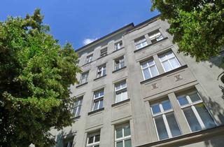 Immobilie mieten in Maybachufer, 12047 Neukölln, Altbauwohnung mit Balkon dicht Maybachufer - mit starkem Renovierungsbedarf und Ofenheizung