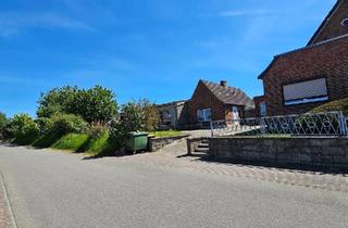 Doppelhaushälfte kaufen in 19412 Brüel, Brüel - Doppelhaushälfte mit separatem Gebäude und Garten zu verkaufen