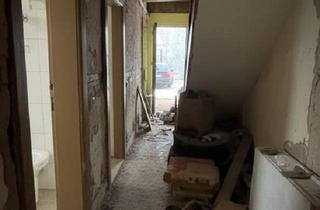 Reihenhaus kaufen in 98673 Eisfeld, Eisfeld - Sanierungsbedürftiges Reihenhaus