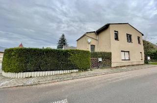 Haus kaufen in 04567 Kitzscher, Kitzscher - EF-oder Zweifamilienhaus mit 2 separaten WE´s, EBK, Garage etc.
