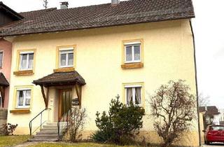 Haus kaufen in 78247 Hilzingen, Hilzingen - Wohnhaus mit viel Potential für Familien. Grosses Grundstück mit Bauplatz!