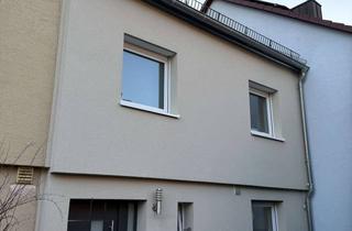 Haus kaufen in 97228 Rottendorf, Hochwertig renoviertes Reihenmittelhaus in Rottendorf