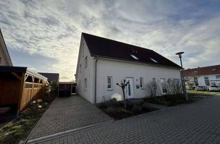 Haus mieten in 30855 Langenhagen, Günstige, gepflegte 5-Raum-Doppelhaushälfte mit gehobener Innenausstattung und EBK in Langenhagen