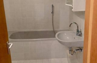 Wohnung kaufen in 81739 München, München - 3-Zimmer-Wohnung mit Süd-Loggia und Hobbyraum