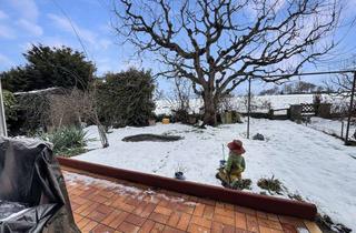 Wohnung kaufen in 73734 Esslingen, Potenzial entfalten: Schön geschnittene 4 Zimmer Wohnung im Zweifamilienhaus mit Garten