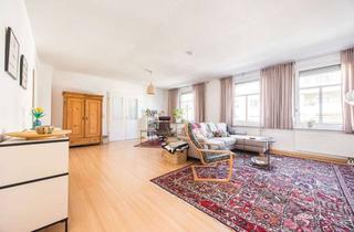 Wohnung kaufen in 90763 Südstadt, Charmante 4-Zi. Altbauwhg. mit großem Sonnenbalkon in Fürth