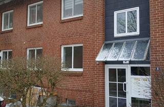 Wohnung kaufen in 17033 Stadtgebiet West, 4-Zimmer Wohnung mit Balkon im 1. OG in Stadtgebiet West