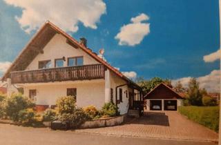 Wohnung mieten in Lohweg 14, 91278 Pottenstein, Gepflegte DG-Wohnung mit drei Zimmern sowie Balkon und EBK in Pottenstein/Kirchenbirkig