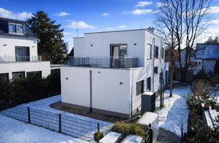 Haus kaufen in 80997 München, Stilvolles Bauhaushaus mit Garten, zwei Dachterrassen und privatem Spa
