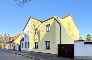 Doppelhaushälfte kaufen in Karl-Liebknecht-Straße 30, 06803 Bitterfeld-Wolfen, Gedämmte Doppelhaushälfte, mit Heizungsanlage von 2021, Doppelgarage und Gartengrundstück in Greppin