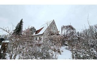Haus kaufen in 30853 Langenhagen, Vielseitiges Dreifamilienhaus auf großzügigem Grundstück mit Entwicklungsspielraum