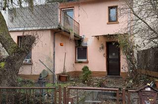 Haus kaufen in Josef-Neuhäuser-Straße 11, 65611 Brechen, stark sanierungsbedürftiges RMH In Oberbrechen