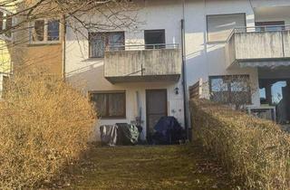 Haus kaufen in 88250 Weingarten, Solides Wohnhaus mit 3 Einheiten in Bestlage von Weingarten
