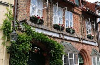 Gewerbeimmobilie kaufen in 21335 Lüneburg, Wohnen und Arbeiten im Herzen von Lüneburg - saniertes Stadthaus mit Stellplatz und Gewerbeeinheit