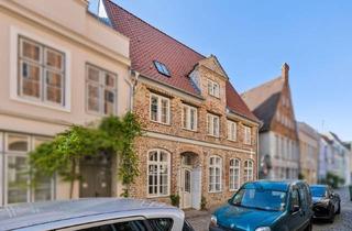 Mehrfamilienhaus kaufen in 23552 Lübeck, Liebevoll saniertes Mehrfamilienhaus mit 7 Wohneinheiten auf der Altstadtinsel - Kulturdenkmal!