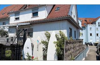 Haus kaufen in 88250 Weingarten, Weingarten - Zweifamilienhaus in Zentrumsnähe mit Garten, Terrasse & Garage